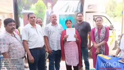 ବୀରମହାରାଜପୁର: ବିଶିପଡ଼ା ପଞ୍ଚାୟତ ଠାରେ ବିକାସ ବାହନ ପରିକ୍ରମା ରଥର ଶୁଭାରମ୍ଭ , ଯୋଗଦେଲେ ଏବିଡ଼ିଓ ଏବଂ ଅତିରିକ୍ତ ତହସିଲଦାର