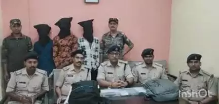 गढ़वा: गढ़वा थाना पुलिस ने तीन सड़क लुटेरों को हथियार के साथ किया गिरफ्तार, डीएसपी ने प्रेस कॉन्फ्रेंस में दी जानकारी