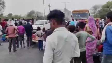 #NH44 #पर #जाम_जमालपुर
#ललितपुर  #कानपुर में #मजदूरी करने गये #एक_युवक की संदिग्ध परिस्थितियों में #मौत ,