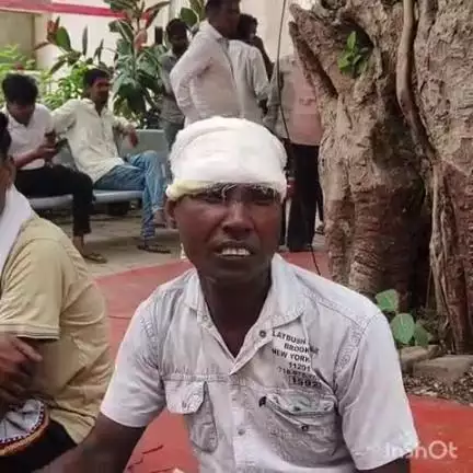 ऊंचाहार: ऊंचाहार नगर के थाना क्रासिंग पर बाइक सवार ने युवक को मारी टक्कर, कोतवाली में हुई शिकायत