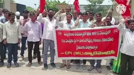 మహబూబాబాద్: మద్ఛివంచలోని ప్రభుత్వ భూమిలో 70 ఎల్లుగా సేద్యం చేస్తున్న రైతులకు పట్టాలు ఇవ్వాలని రైతుల నిరసన #localissue