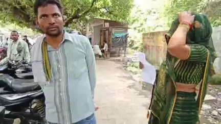 जलेसर: मुसियार गांव में मामूली बात को लेकर नामजद लोगों ने दंपति को बेरहमी से पीटा, जलेसर पुलिस पर कार्रवाई नहीं करने का आरोप