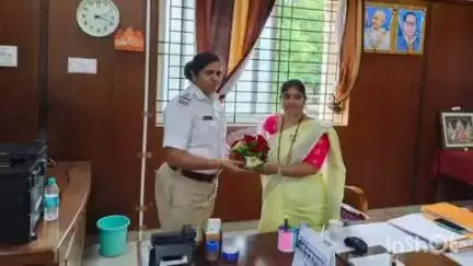 ಹಾವೇರಿ: ಟ್ರಾಫಿಕ್ ಕಿರಿಕಿರಿ ನಿಯಂತ್ರಿಸಲು ನಗರಸಭೆ ಅಧ್ಯಕ್ಷೆ ಶಶಿಕಲಾ ಮಾಳಗಿ ಭೇಟಿಯಾಗಿ ಸಹಕಾರ ಕೋರಿದ ಸಂಚಾರಿ ಪೊಲೀಸ್ ಠಾಣೆ ಪಿಎಸ್ಐ ಶೈಲಜಾ