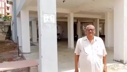 गुना नगर: नगर पालिका की प्रधानमंत्री आवास कॉलोनी में बिजली-पानी संकट से त्रस्त लोग, अधिकारियों पर लगाए आरोप