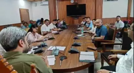 বৰপেটা: জিলা আয়ুক্তৰ কাৰ্যালয় সভাকক্ষত জিলা আয়ুক্ত ৰোহণ কুমাৰ ঝাৰ অধ্যক্ষতাত অৰুণোদয় আঁচনিৰ পৰ্যালোচনা সভা