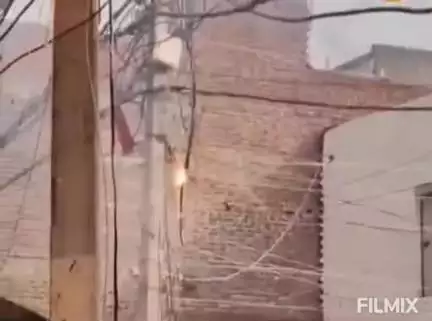 मुरैना नगर: सिद्ध नगर के वार्ड नंबर-11 में विद्युत केबल में लगी आग, वीडियो आया सामने