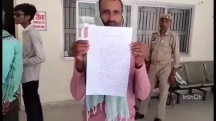 अतर्रा: बघेलवारी परगना में किडनी के इलाज के लिए पीड़ित ने DM से मांगी मदद, कहा- आर्थिक सहायता नहीं मिली तो पत्नी का बचना मुश्किल