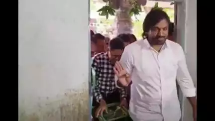 రాజమండ్రి సిటీ: స్టూడెంట్ మిత్ర కిట్లు పంపిణీ చేసిన రాజమండ్రి సిటీ ఎమ్మెల్యే ఆదిరెడ్డి
