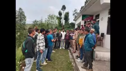 मुनस्यारी: थाना मुनस्यारी पुलिस द्वारा साइबर अपराध नसे के दुष्परिणामों को लेकर ग्रामीण क्षेत्र में किया गया जागरूकता कार्यक्रम