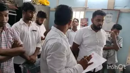বিশ্বনাথ: উৎকট গৰমৰ মাজতে সদৰত অনিয়মীয়া বিদ্যুৎ যোগানত অতিষ্ঠ জনতা, এছ.ডি.অ'ক স্মাৰক পত্ৰ প্ৰদান আছুৰ #jansamasya