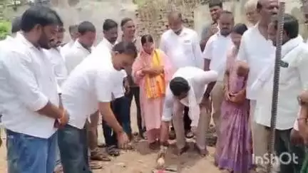 వనపర్తి: అయ్యర్ పల్లి గ్రామంలో ఇందిరమ్మ ఇంటి నిర్మాణానికి భూమి పూజ చేసిన ఎమ్మెల్యే మేఘారెడ్డి