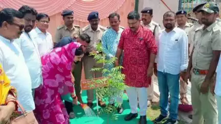 ସଦର: ଦ୍ଵିତୀୟ ଦିନରେ ଭବାନୀପାଟଣା ସ୍ଥିତ ଲାଲ ବାହାଦୂର ଷ୍ଟାଡିୟମ ଠାରେ ଅନୁଷ୍ଠିତ "ବିକାଶ ମେଳା 2025" କାର୍ଯ୍ୟକ୍ରମ,ଯୋଗଦେଲେ ମନ୍ତ୍ରୀ ଓ ସାଂସଦ