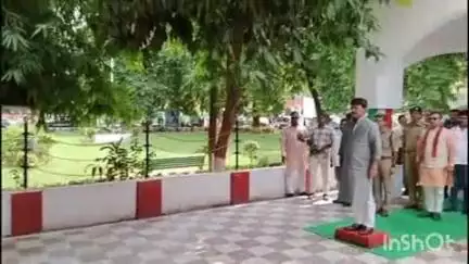 लखीमपुर: लखीमपुर खीरी के कलेक्ट पहुंचे विधान परिषद समिति के सभापति को मिला गॉड ऑफ ऑनर, अधिकारियों ने किया स्वागत