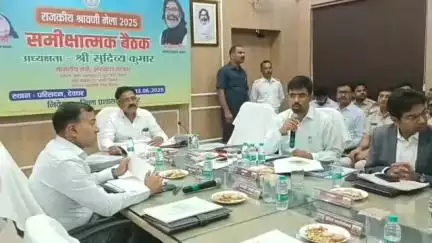 देवघर: देवघर श्रावणी मेला के सफल संचालन के लिए मंत्री सुदीव्य कुमार ने अधिकारियों के साथ की बैठक