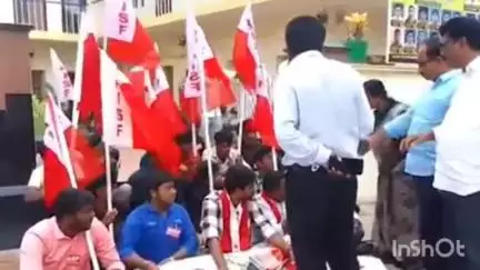 నెల్లూరులోని నారాయణ విద్యాసంస్థల ఎదుట AISF నేతల ఆందోళన