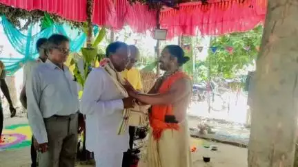 କାମାକ୍ଷାନଗର: ମଠକରଗୋଳା ଗାଁର ଶ୍ରୀଶ୍ରୀ ରଘୁନାଥ ଜୀଉଙ୍କ ମନ୍ଦିରରେ ଶୁକ୍ରବାର ୨ଟାରେ ବିଶ୍ୱଶାନ୍ତି ମହାଯଜ୍ଞରେ ଉପସ୍ଥିତ ରହିଲେ ବିଧାୟକ ଶତ୍ରୁଘନ ଜେନା