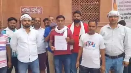 झांसी: छानियापुरा क्षेत्र में अवैध मकान निर्माण पर नगर आयुक्त से की गई शिकायत, निकासी का रास्ता बाधित