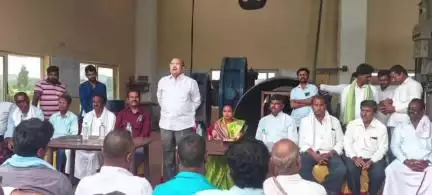ಹಿರೇಕೆರೂರು: ಚಟ್ನಳ್ಳಿ ಗ್ರಾಮದ ಜಾಕ್ ವೇಲ್ ನಲ್ಲಿ ರೈತರೊಂದಿಗೆ ಶಾಸಕ ಬಣಕಾರ್ ಸಭೆ