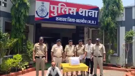 सनावद: सनावद पुलिस ने 2 किलो 562 ग्राम अवैध गांजे के साथ एक आरोपी को गिरफ्तार किया
