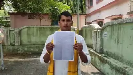 ବରଗଡ: ଜିଲ୍ଲାପାଳଙ୍କ କାର୍ଯ୍ୟାଳୟର ଦ୍ୱାରସ୍ଥ ହେଲେ ବାନ୍ଦେନବାହାଲ ଗ୍ରାମର ବାସିନ୍ଦା
