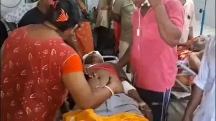 চাকদা: চুয়াডাঙ্গায় এক লটারি বিক্রেতাকে ধারালো অস্ত্র দিয়ে কোপানোর অভিযোগ দুষ্কৃতীদের বিরুদ্ধে,দাদাকে বাঁচাতে গিয়ে আহত ভাই