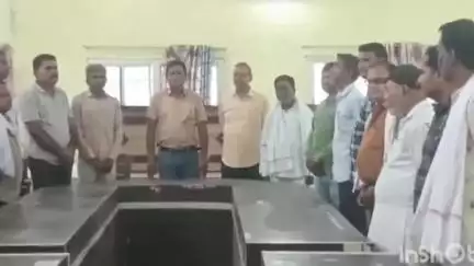 छीपाबड़ोद: अहमदाबाद में एयर इंडिया के विमान हादसे में मृतकों की आत्मा की शांति हेतु 2 मिनट का मौन धारण कर श्रद्धांजलि दी गई