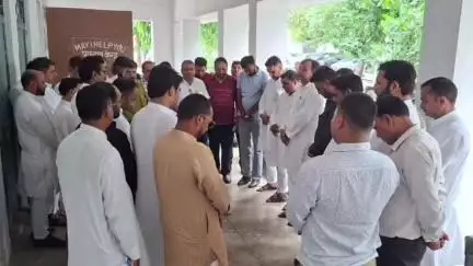 स्वार: अहमदाबाद विमान हादसे पर तहसील स्वार सीनियर बार वेलफेयर एसोसिएशन ने जताया शोक, दिवंगत आत्माओं की शांति के लिए प्रार्थना