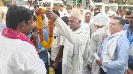 लालसोट: लालसोट क्षेत्र में ₹87 करोड़ की लागत से 153 किमी लंबी सड़कों की स्वीकृति पर स्थानीय लोगों ने विधायक का किया अभिनंदन
