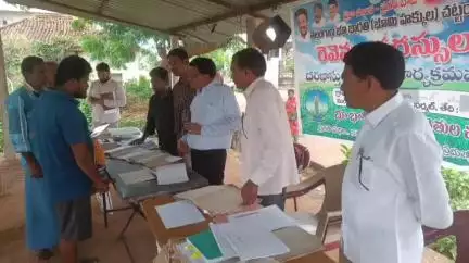 ఖానాపూర్: భూభారతి రెవెన్యూ సదస్సులో రైతులు భూ సమస్యలు పరిష్కరించుకోవాలి: అదనపు కలెక్టర్ కిషోర్ కుమార్