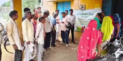 ब्यौहारी: पसगढ़ी गांव में विकसित कृषि संकल्प अभियान को लेकर कृषि विभाग के अधिकारियों ने किसानों को दी महत्वपूर्ण जानकारी