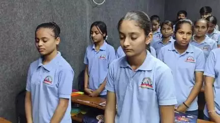 ગોધરા: શહેરની બ્રાઇટમેટ ઇન્સ્ટિટ્યૂટ ખાતે વિદ્યાથીઓ એ અમદાવાદ એર ક્રેશ દુર્ઘટનાના મૃતકોને શ્રધાંજલિ અર્પણ કરી