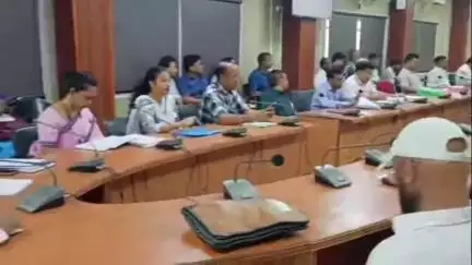 বালিজানা: জিলা আয়ুক্তৰ কাৰ্য্যালয়ত DISHAৰ সভা অনুষ্ঠিত হয়, সাংসদ ৰকিবুল হুছেইনৰ অংশগ্ৰহণ