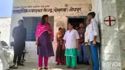 बालेसर: संभागीय आयुक्त ने सेखाला में स्थित राजकीय सामुदायिक स्वास्थ्य केंद्र का किया औचक निरीक्षण