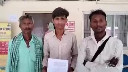 बांदा: अमलोर गांव निवासी युवक ने दर्ज मुकदमे में गिरफ्तारी न होने और धमकी देने के संबंध में DM से की शिकायत