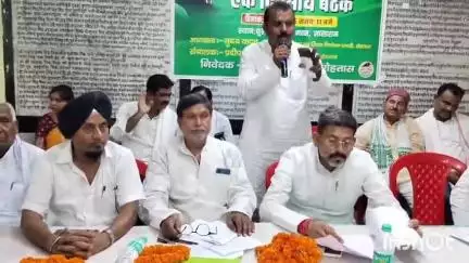 सासाराम: सासाराम के कुशवाहा सभा भवन में राजद द्वारा एक बैठक का आयोजन किया गया