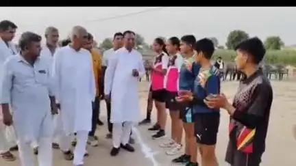 हिसार: हिसार के लितानी में हैंडबॉल प्रशिक्षण शिविर का विधायक सेलवाल ने किया उद्घाटन, युवाओं से नशे से दूर रहने का आह्वान
