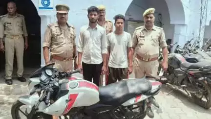 बाह: भदरौली में पुलिस ने चेकिंग के दौरान चोरी की बाइक के साथ दो युवकों को दबोचा