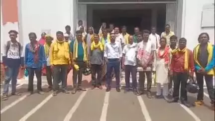 छिंदवाड़ा नगर: कुंभपानी के आदिवासियों ने बफर जोन की जमीन से बेदखली रोकने के लिए कलेक्टर कार्यालय में दिया आवेदन