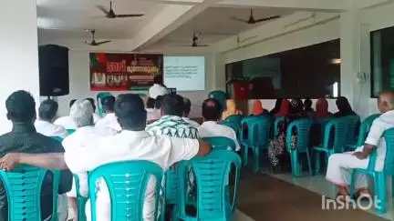 കോട്ടയം: എസ്.ഡി.പി.ഐ 'മുന്നൊരുക്കം 2025' ഈരാറ്റുപേട്ടയിൽ സംസ്ഥാന ജനറൽ സെക്രട്ടറി തുളസീധരൻ പള്ളിക്കൽ ഉദ്ഘാടനം ചെയ്തു