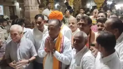 भदेसर: मंडफिया स्थित मेवाड़ आराध्य देव सांवलिया सेठ के दरबार में पहुंचे मंत्री जोराराम, पूजा-अर्चना कर खुशहाली की की कामना