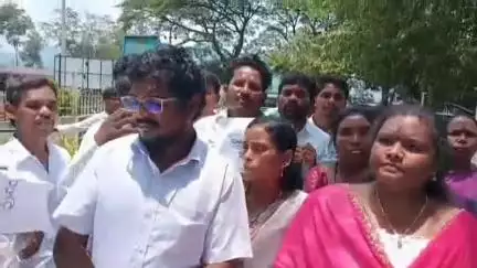 పంచాయితీ నిధులు విడుదల చేయాలి.. అల్లూరి ఏజెన్సీలో సర్పంచ్ ల నిరసన