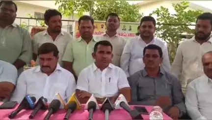 కామారెడ్డి: రాష్ట్ర మంత్రివర్గ విస్తరణలో గిరిజనులకు తీవ్ర అన్యాయం : మీడియాతో జిల్లా అధ్యక్షుడు రాథోడ్ సురేందర్