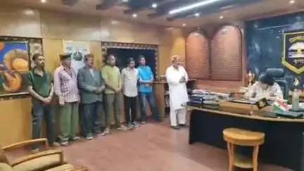 कुल्लू: सड़क की समस्या को लेकर ग्रामीण पहुंचे डीसी कुल्लू से मिलने