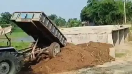 গোয়ালপোখর ২: অবশেষে শুরু হলো চাকুলিয়া থানার মনিটলা গ্রামে রাস্তার কাজ খুশি গ্রামবাসী