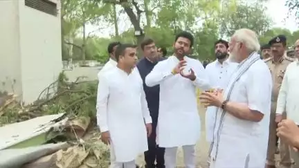 ಪ್ರಧಾನಮಂತ್ರಿ ನರೇಂದ್ರ ಮೋದಿ ಅವರು ಅಹಮದಾಬಾದ್‌ನಲ್ಲಿ AI-171 ಅಪಘಾತ ಸ್ಥಳಕ್ಕೆ ಭೇಟಿ ನೀಡಿ, ರಕ್ಷಣಾ ಕಾರ್ಯಗಳನ್ನು ಪರಿಶೀಲಿಸಿದರು.