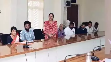 భీమవరం: జిల్లాలో ఎన్టీఆర్ వైద్య సేవ చికిత్సలకు డబ్బులు వసూలు చేసిన హాస్పిటల్స్ యాజమాన్యాలపై జిల్లా కలెక్టర్ తీవ్ర ఆగ్రహం