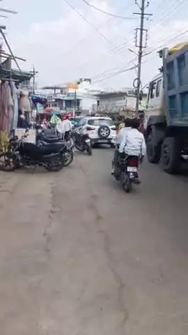 तहसील परासिया में सोनी हार्डवेयर से लेकर बस स्टैंड तक आए दिन जाम की स्थिति बनती है। कुछ व्यापारियों द्वारा 5 से 6 फीट रो