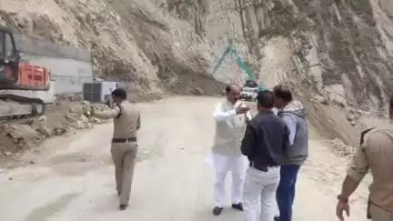 चम्पावत: केंद्रीय सड़क परिवहन राज्यमंत्री अजय टम्टा ने टनकपुर-चंपावत राष्ट्रीय राजमार्ग के डेंजर जोन का किया निरीक्षण
