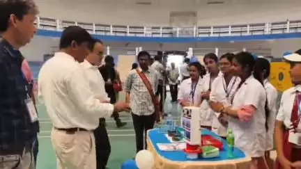 ইংরেজবাজার: সত্য চৌধুরি ইনডোর স্টেডিয়ামে ওয়ার্ল্ড ফুড সেফটি ডে উপলক্ষ্যে আয়োজিত অনুষ্ঠান, উপস্থিত জেলাশাসক