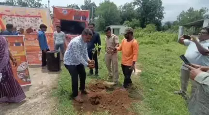ରାୟଗଡା: ସାରକିମା ଗ୍ରାମପଞ୍ଚାୟତ କାର୍ଯ୍ୟାଳୟ ପରିସରରେ ବିକାଶ ବାହନ ଯାତ୍ରା କାର୍ଯ୍ୟକ୍ରମ ଅନୁଷ୍ଠିତ